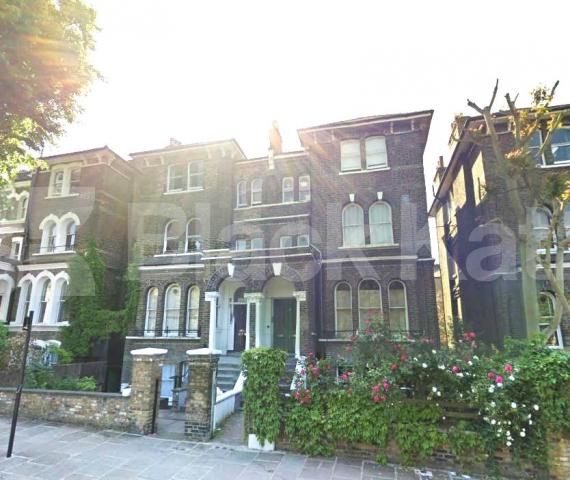 			NEW INSTRUCTION!, 2 Bedroom, 1 bath, 1 reception Flat			 South Villas, CAMDEN SQUARE